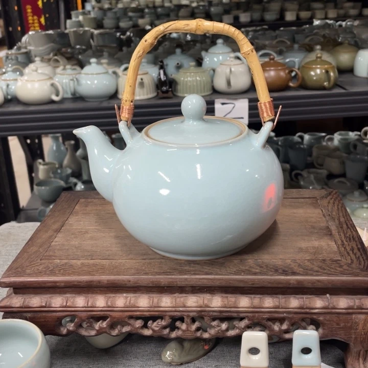 摆件天青釉大提梁壶 900毫升