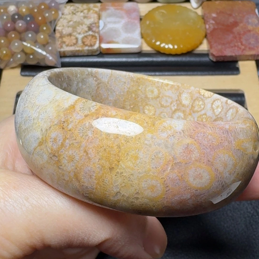 硅化玉55.5宽，带彩双面花未镶嵌