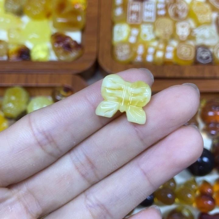 橄榄核吊坠蝴蝶结56