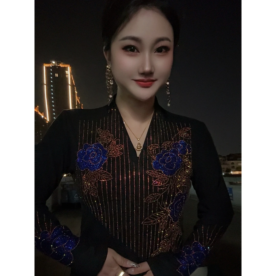 【V领16#贵夫人】打底衫女内搭秋冬新款时尚烫钻上衣