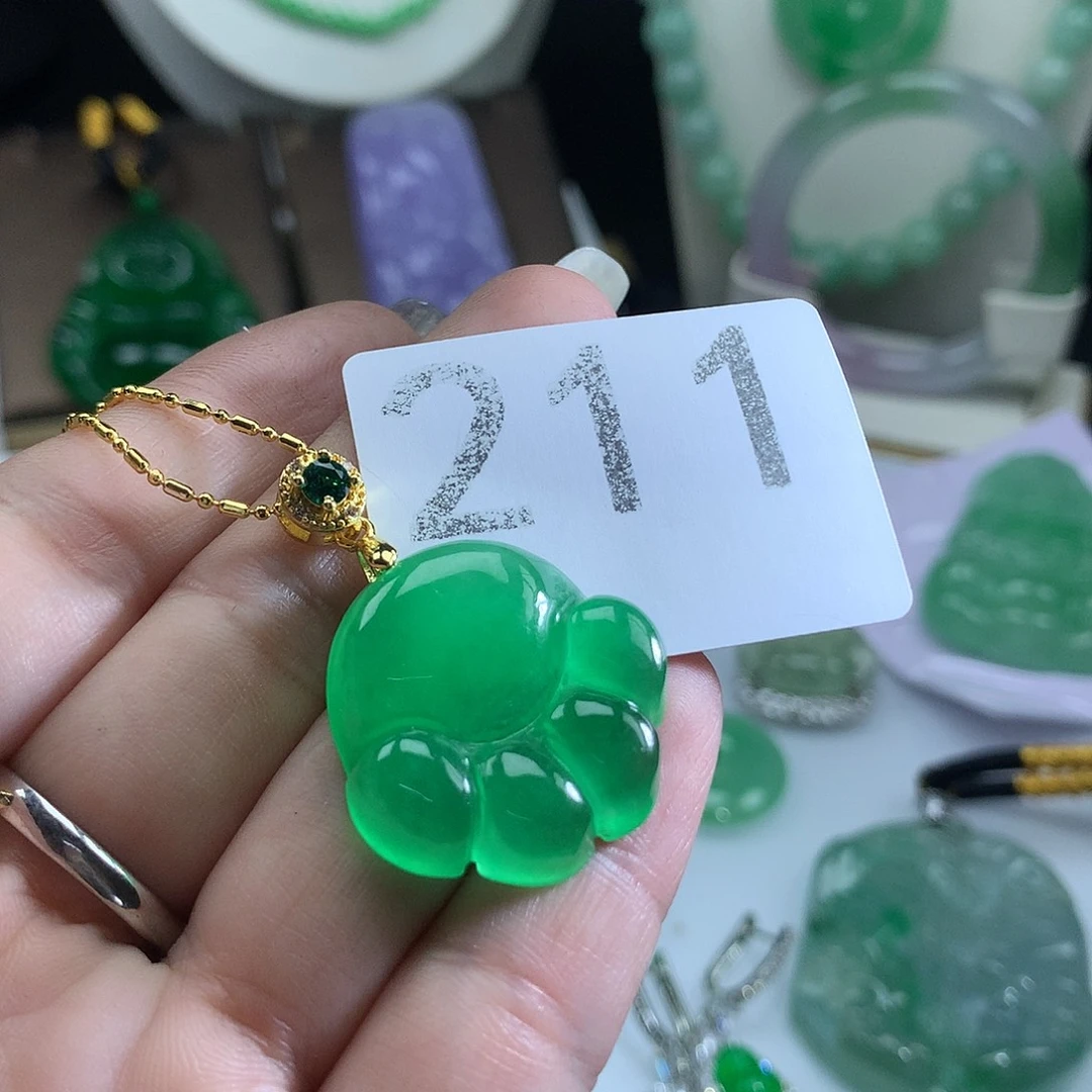 翡翠未镶嵌吊坠(赠链)