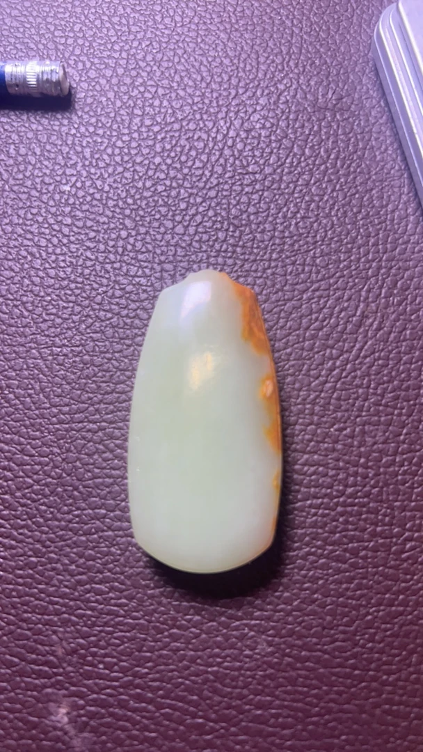精品黄白河磨玉挂件