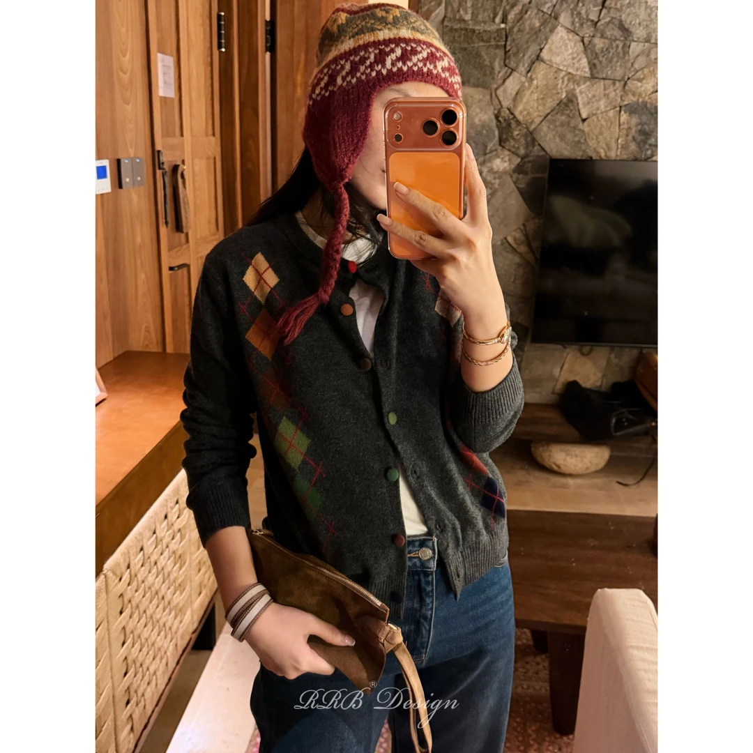 RRB Design 100%绵羊毛菱格彩色扣休闲秋冬长袖时尚毛织开衫