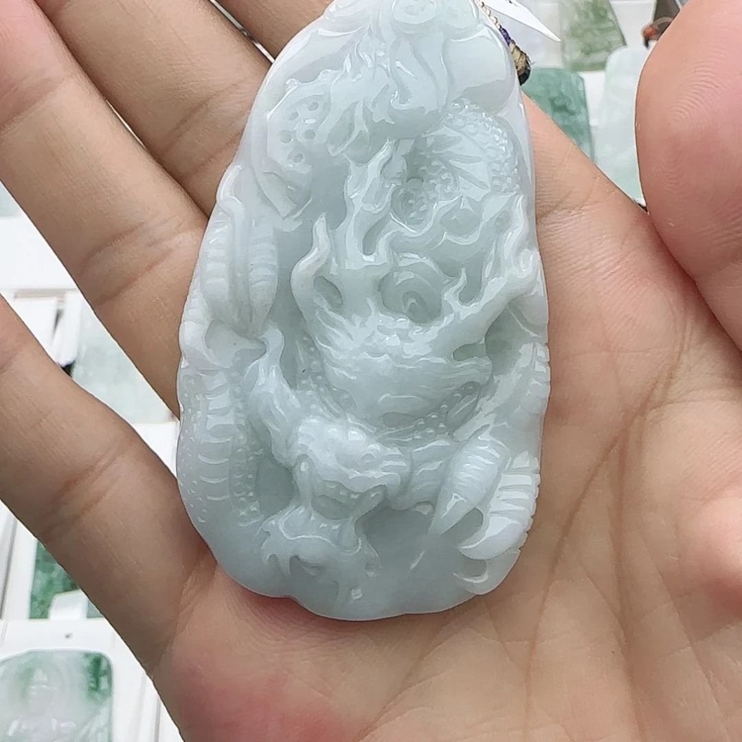 翡翠未镶嵌颈饰雕**魂翡翠