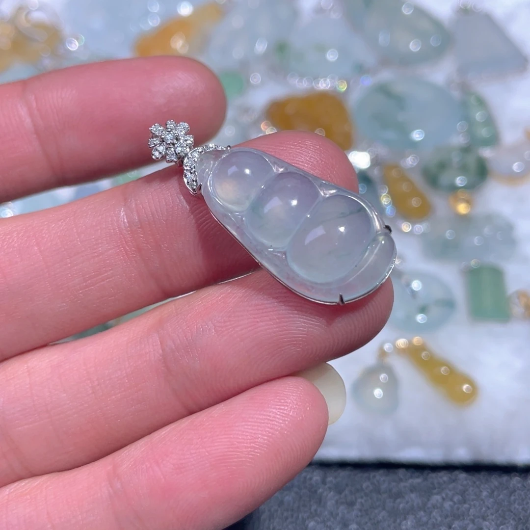 翡翠18K金镶嵌颈饰翡翠