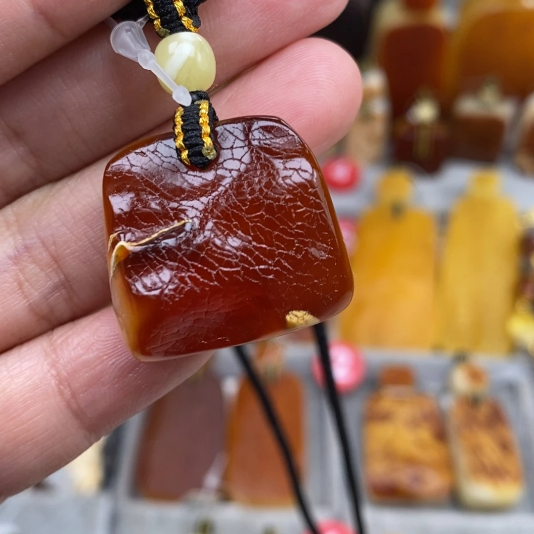 未镶嵌琥珀珠宝奇石