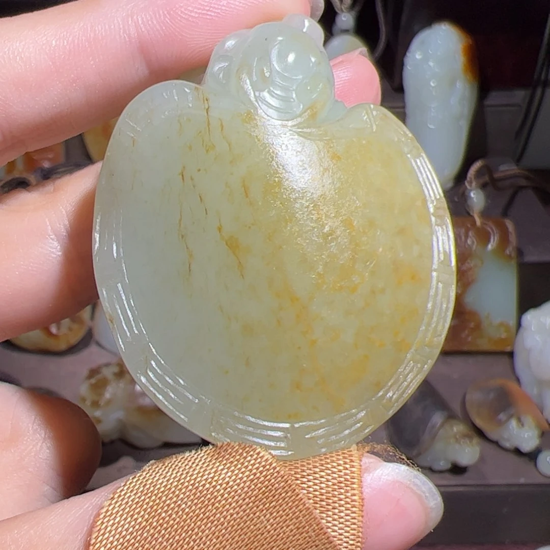 块****和田玉未镶嵌颈饰