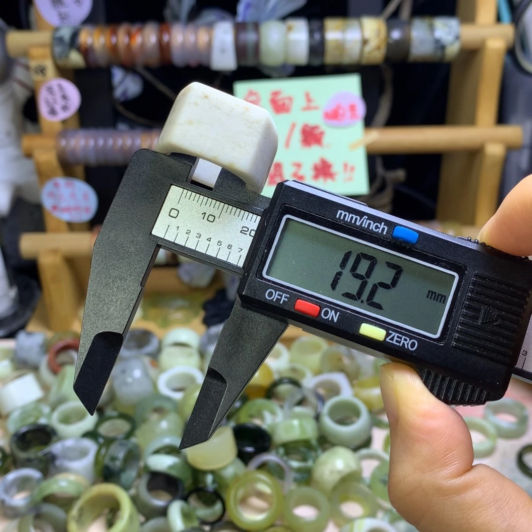 蛇纹石玉合金戒指不退换