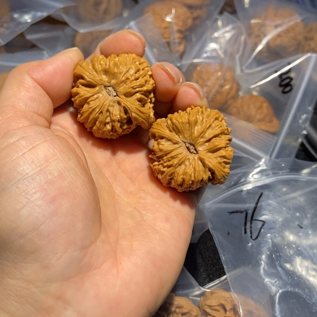 文玩核桃吊坠涿鹿老树南疆石76