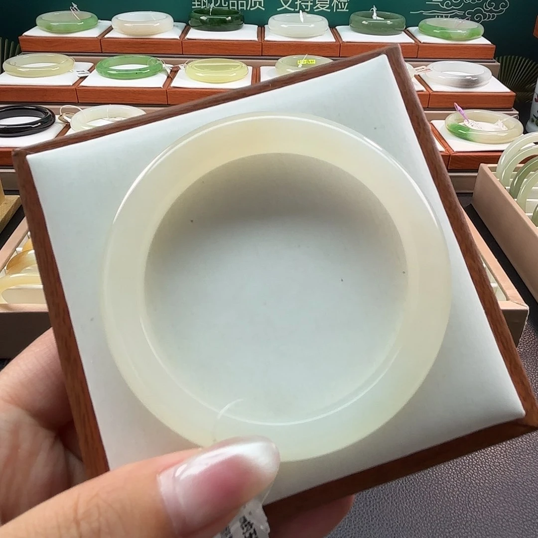 和田玉手镯未镶嵌56