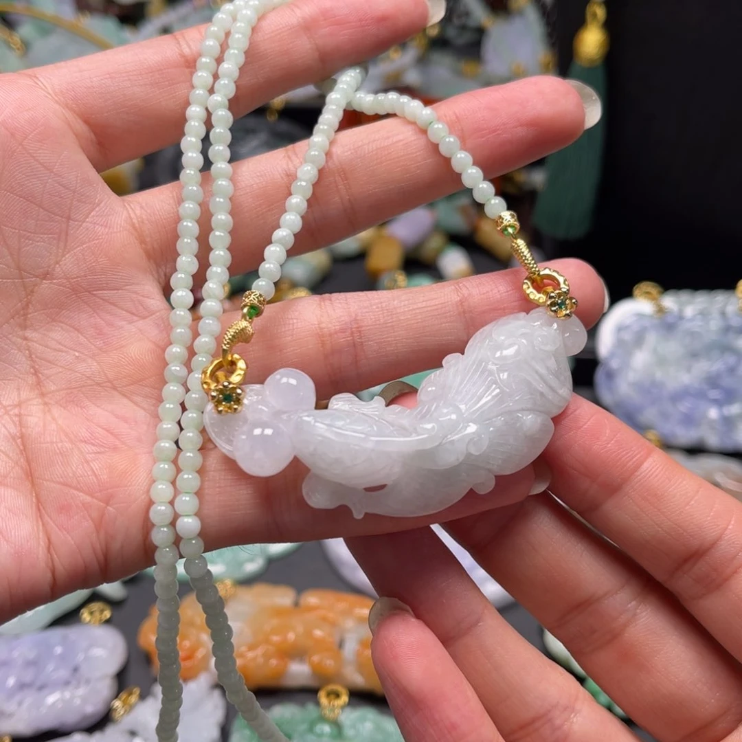 翡翠未镶嵌颈饰vvvggggvbbbbbbbb