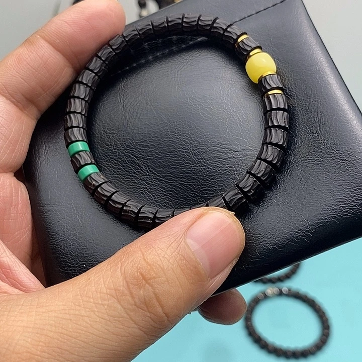 椰蒂手串7吞噬搭配腊黑金