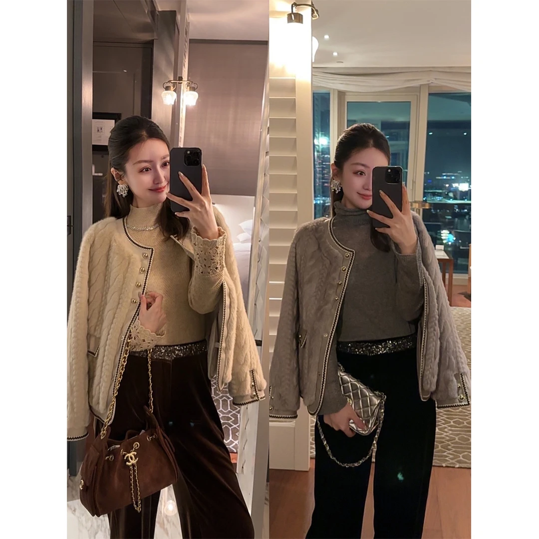 W·HAHA【美丽法则】小香风圆领短款保暖外套10765