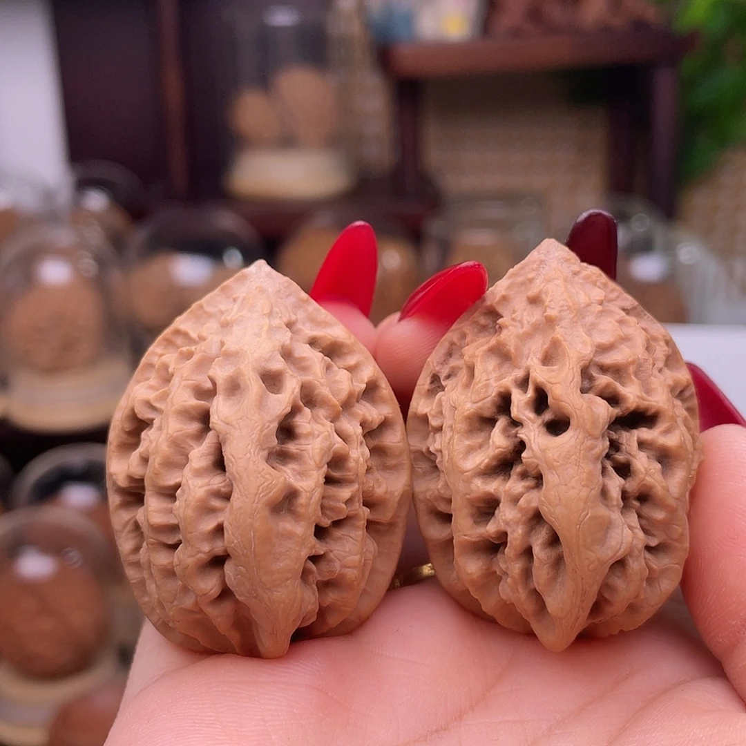 文玩核桃吊坠珊瑚塔