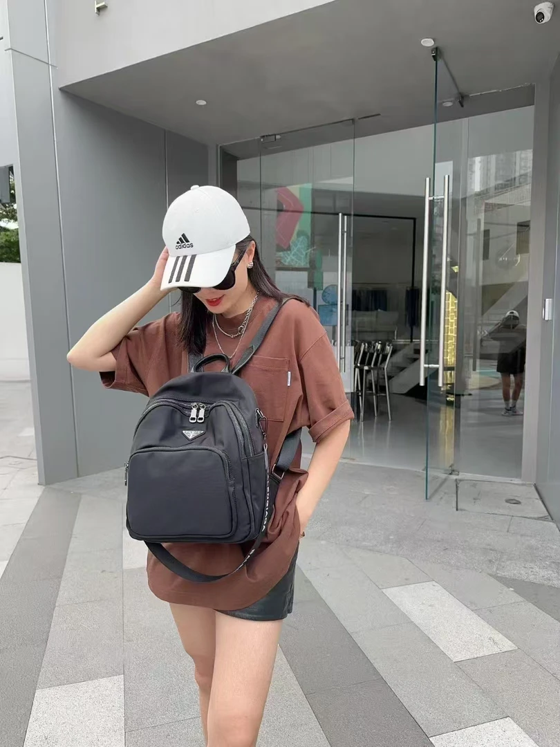 2025新款百搭双肩包轻便南韩丝多层双肩包休闲背包女士包潮流
