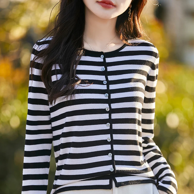 春秋新款精纺羊毛条纹小开衫女士薄款长袖针织衫圆领显瘦短款上衣