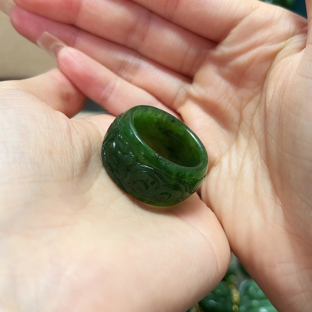 颈饰未镶嵌和田玉（碧玉）老****卒