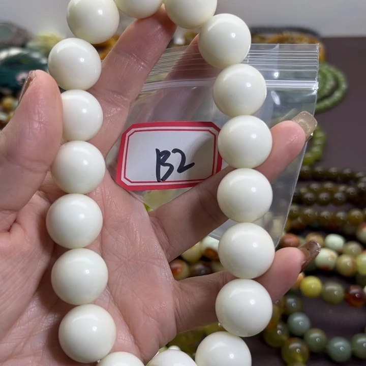 人***来蛇纹石玉未镶嵌手链