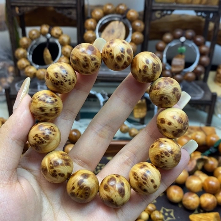 柏木蜻***、太行崖柏1.8金底凤尾瘤疤