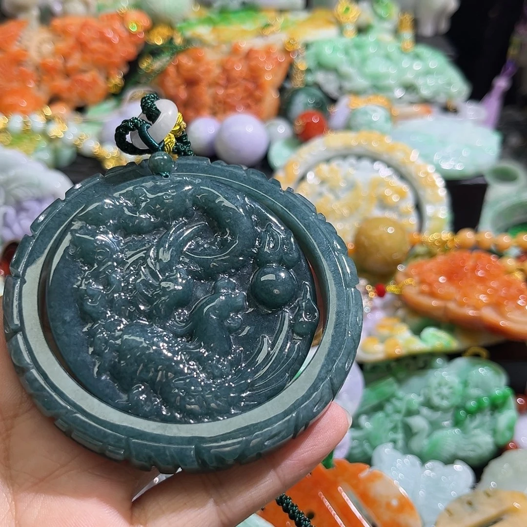 翡翠未镶嵌颈饰待编织