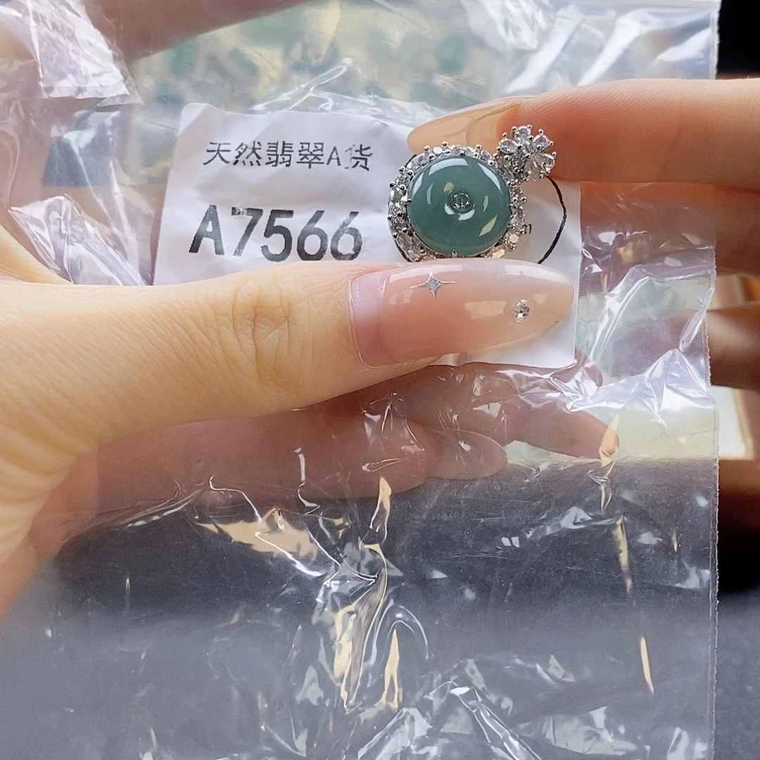 吊坠(赠链)未镶嵌翡翠