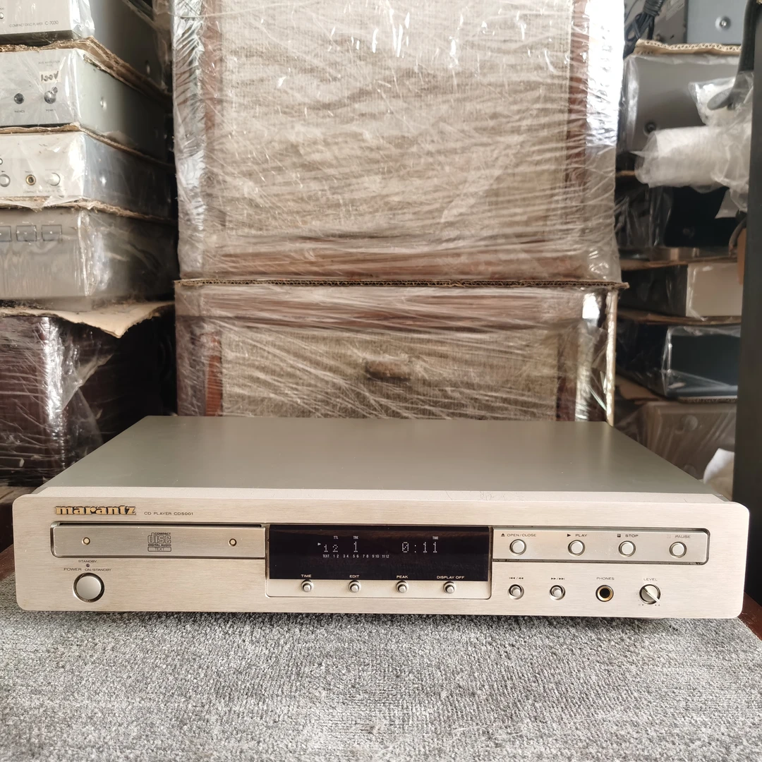 马兰士CD机5001，使用220伏，面板有点划痕，不包邮