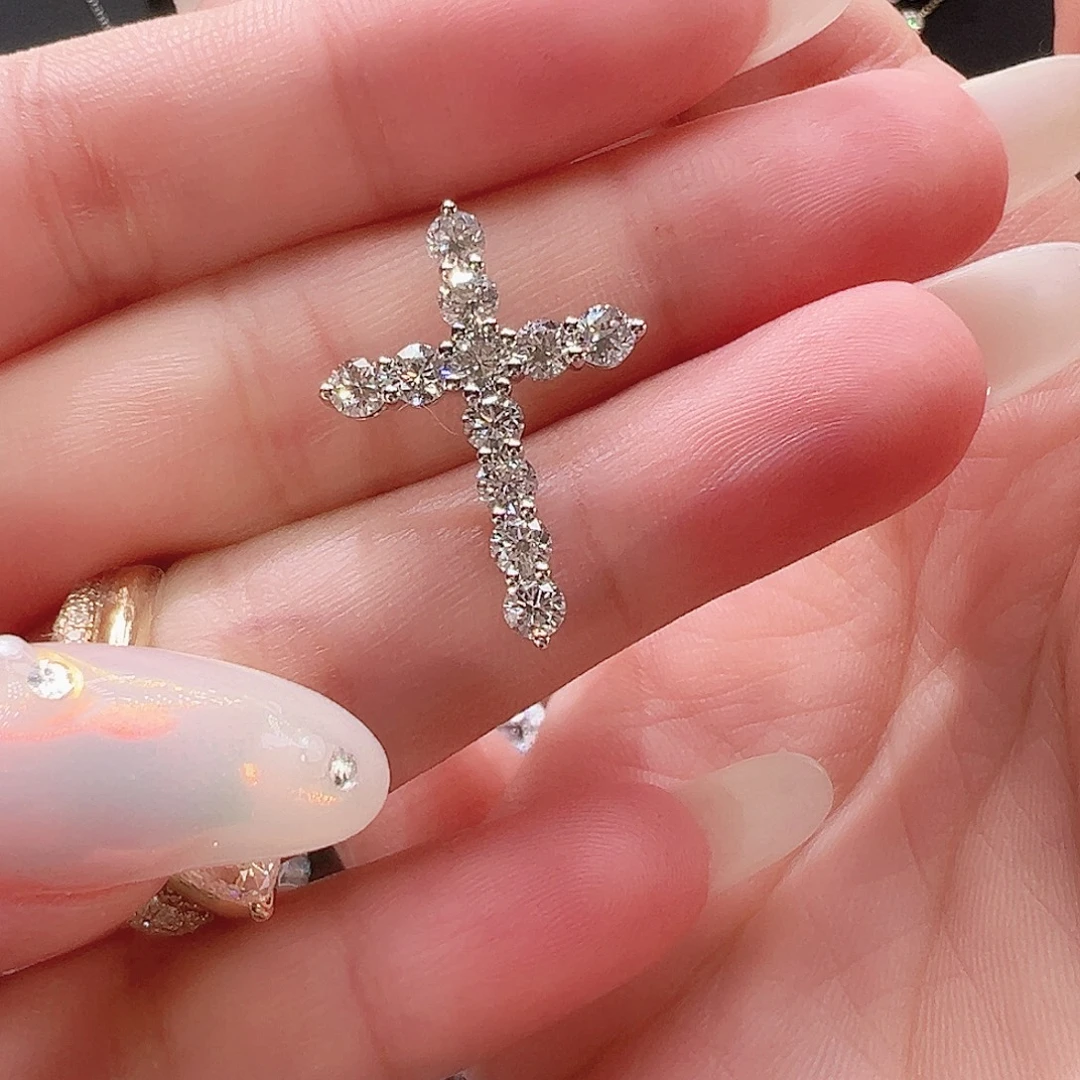 颈饰18K金镶嵌实验室培育钻石