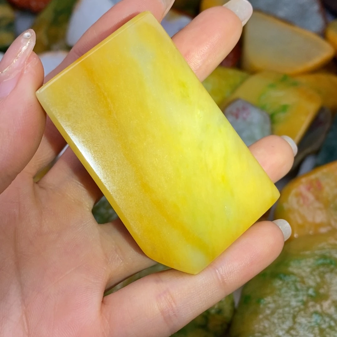 翡翠未镶嵌颈饰缅甸