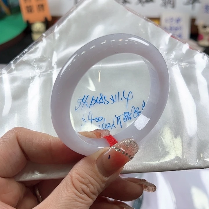 翡翠手镯未镶嵌桃花粉