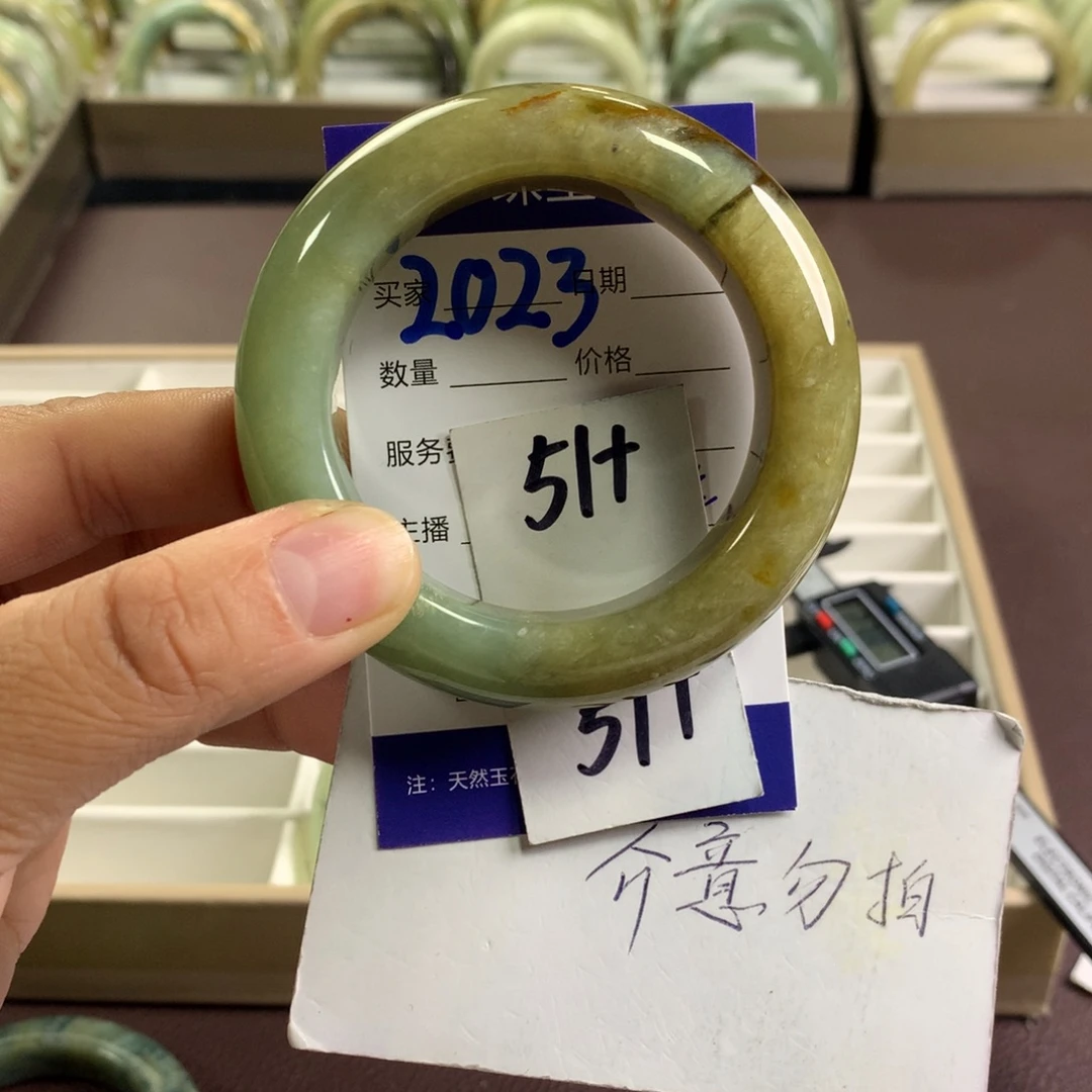 蛇纹石玉未镶嵌手镯2023