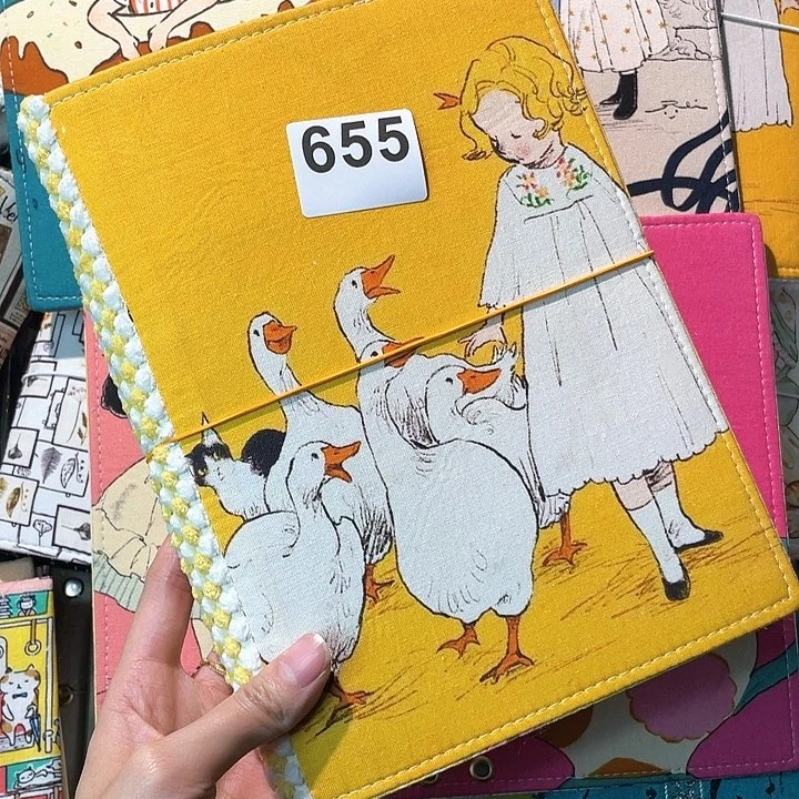 织绣小****子A5活页横线纸655。