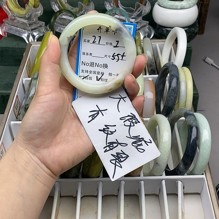 蛇纹石玉未镶嵌手镯