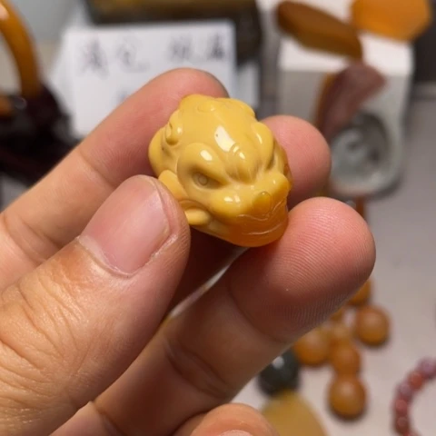 【闪购商品】未镶嵌石英质玉（黄龙玉）颈饰