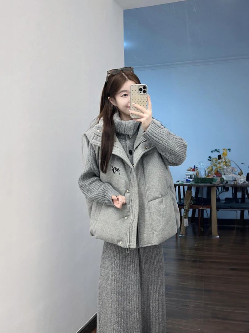 2025秋冬季宽松百搭立领棉衣马甲女灰色慵懒风坑条针织三件套装