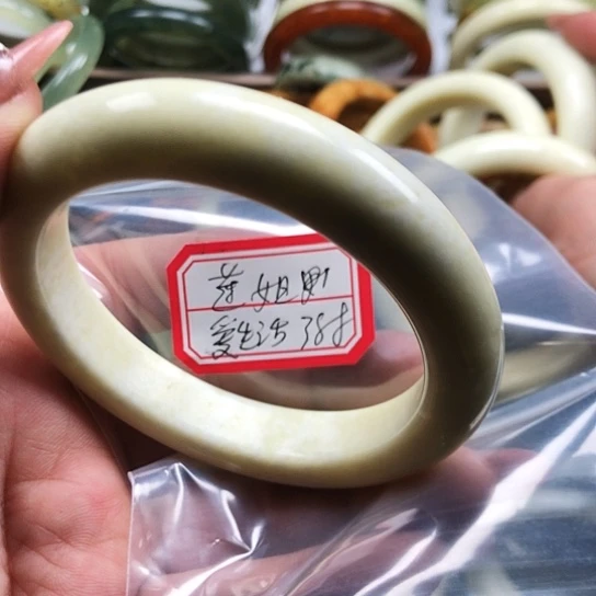 蛇纹石玉手镯未镶嵌莲***活