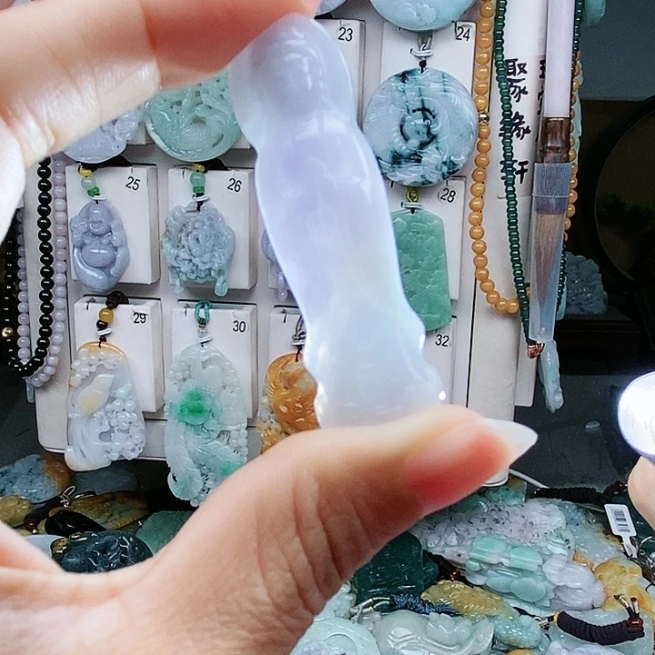 颈饰足铂镶嵌翡翠翡翠