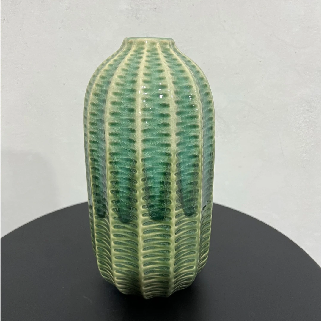 立体浮雕小口插花瓶