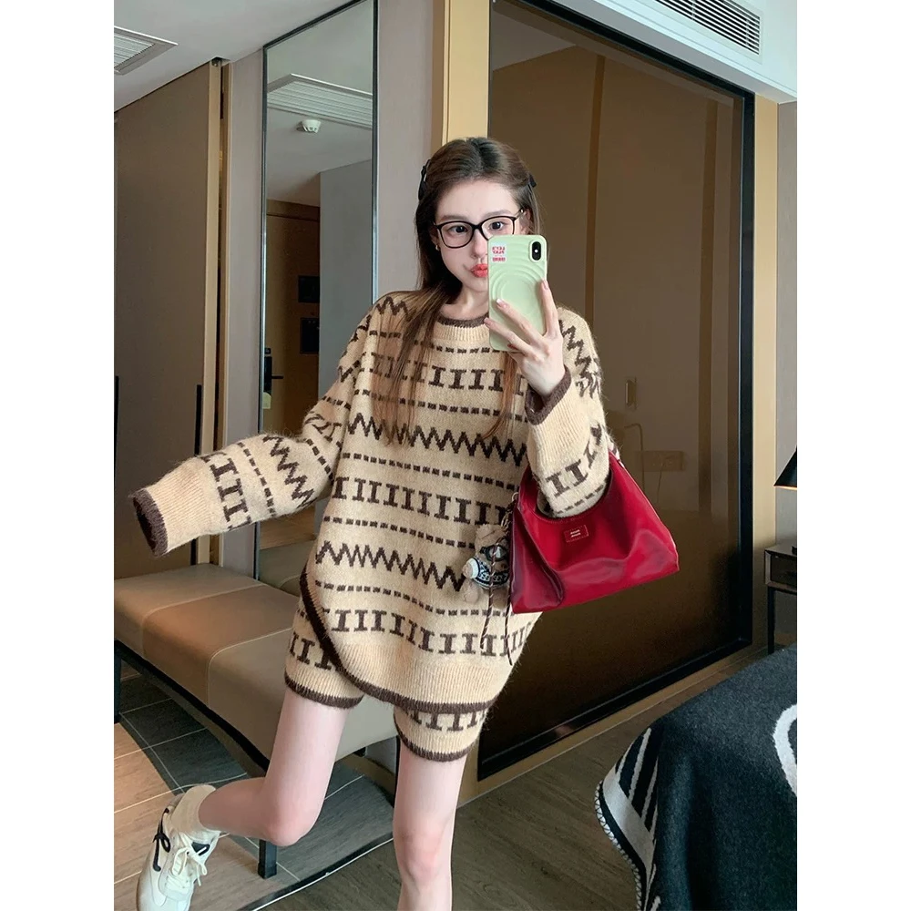 圆领毛衣套装女2025新款秋冬加厚复古慵懒宽松休闲针织短裤两件套
