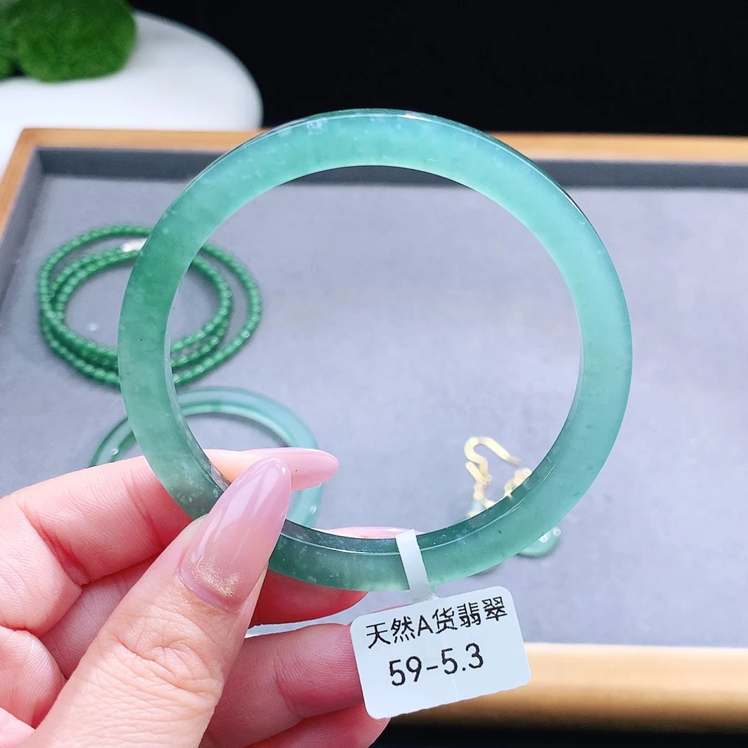 未镶嵌手镯（圆镯）翡翠