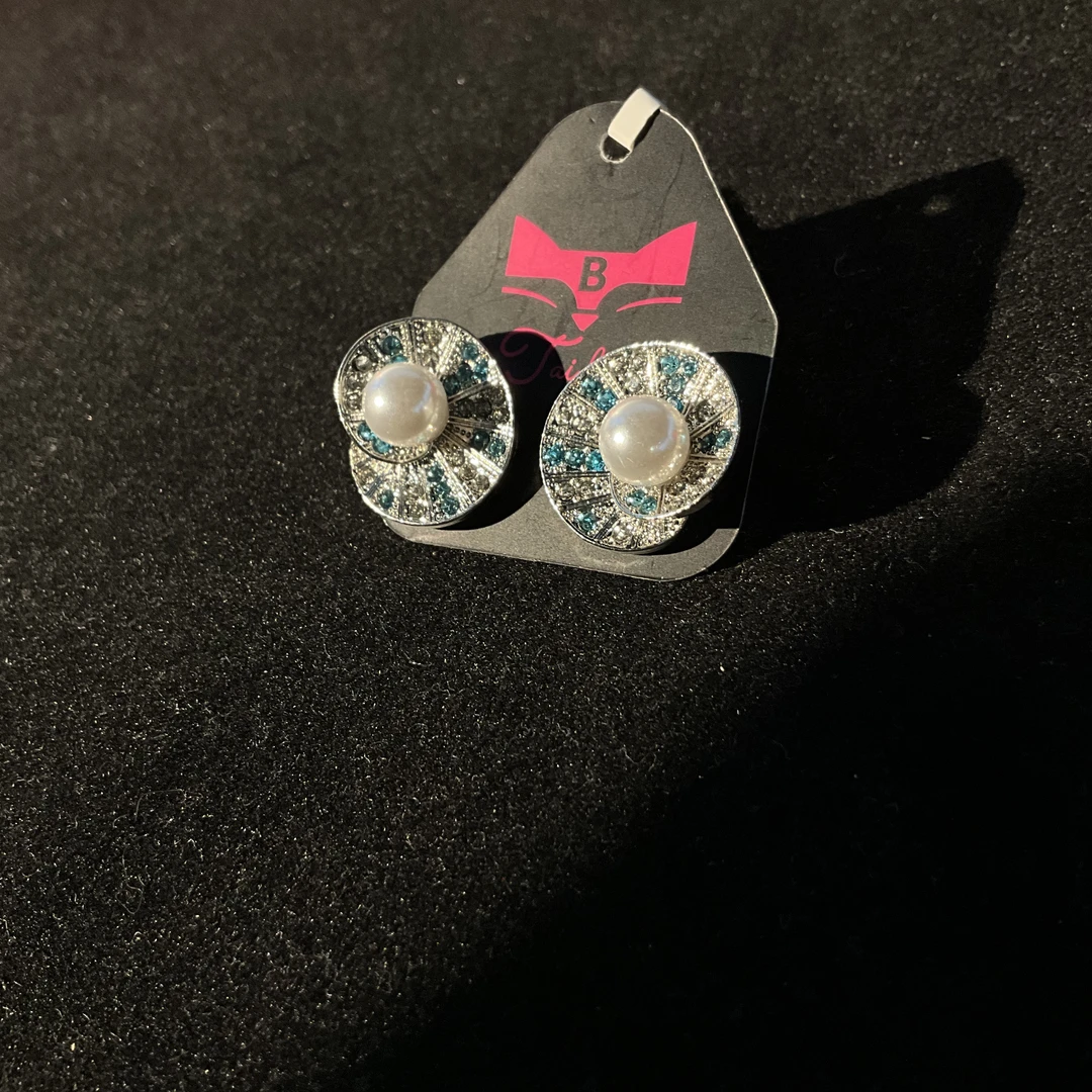 925银仿珍珠耳饰 银色镶嵌蓝色小众白色耳钉复古拼色女精致经典