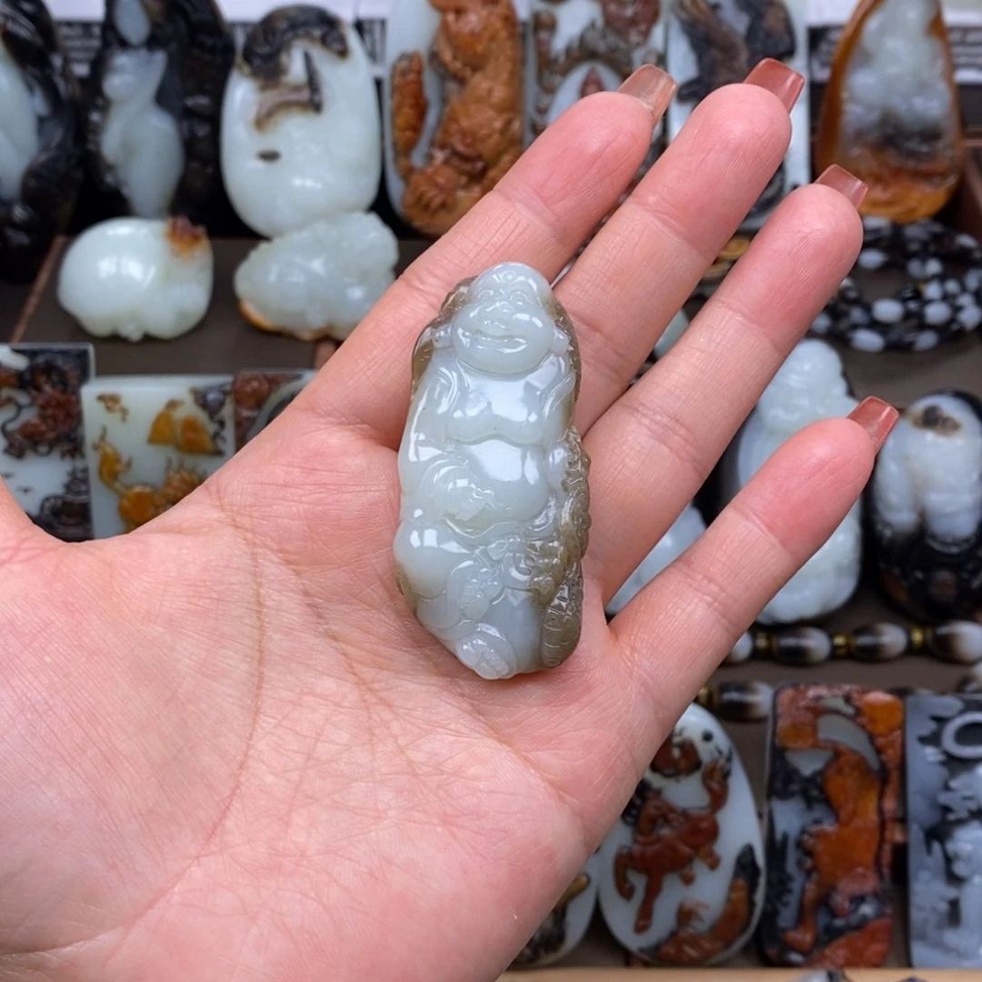 颈饰未镶嵌和田玉