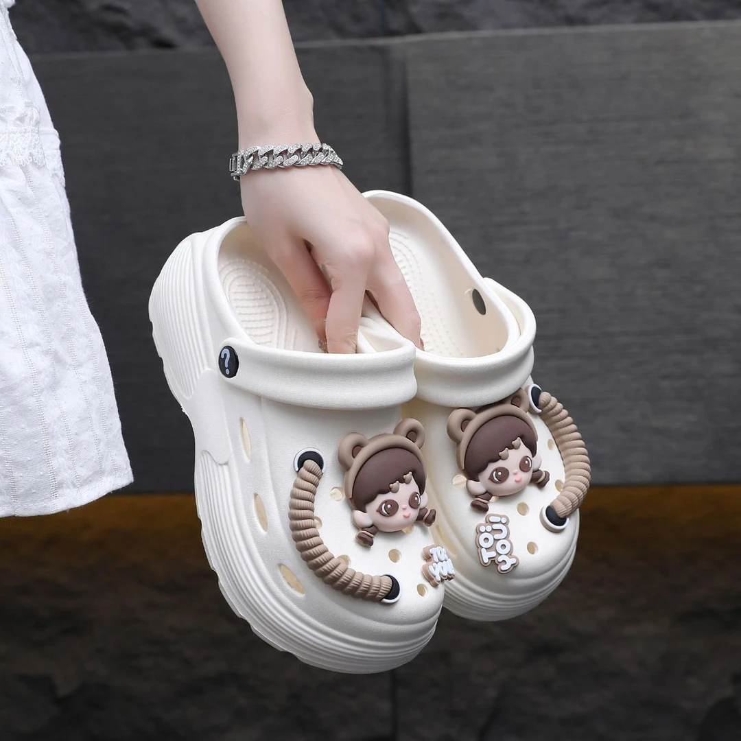 2025新款女款耐磨防滑夏季凉鞋沙滩鞋户外出行软底踩屎感洞洞鞋