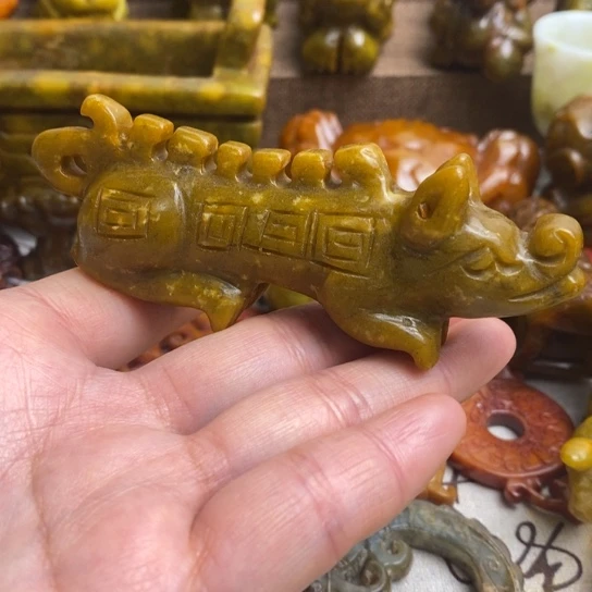 蛇纹石玉未镶嵌颈饰124