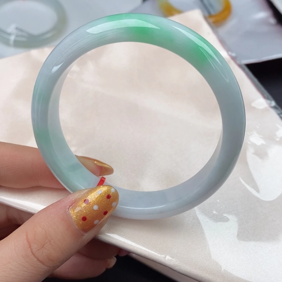 翡翠手镯未镶嵌58口