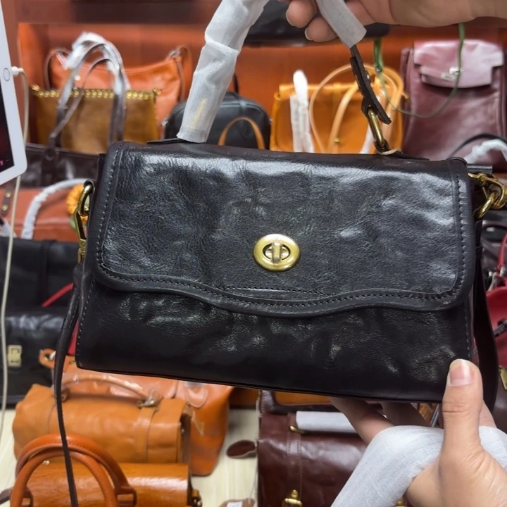 头层牛皮黑色手提邮差