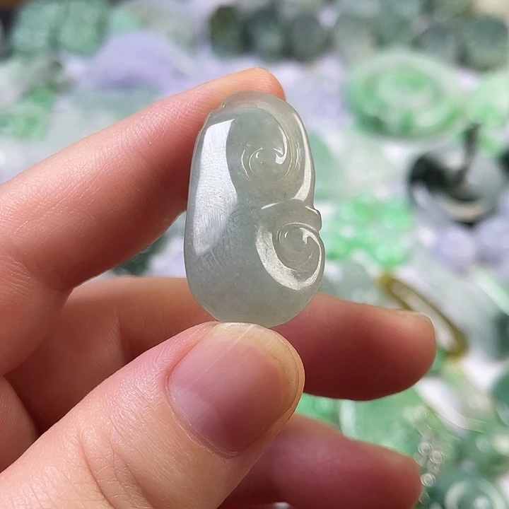 翡翠未镶嵌颈饰如意