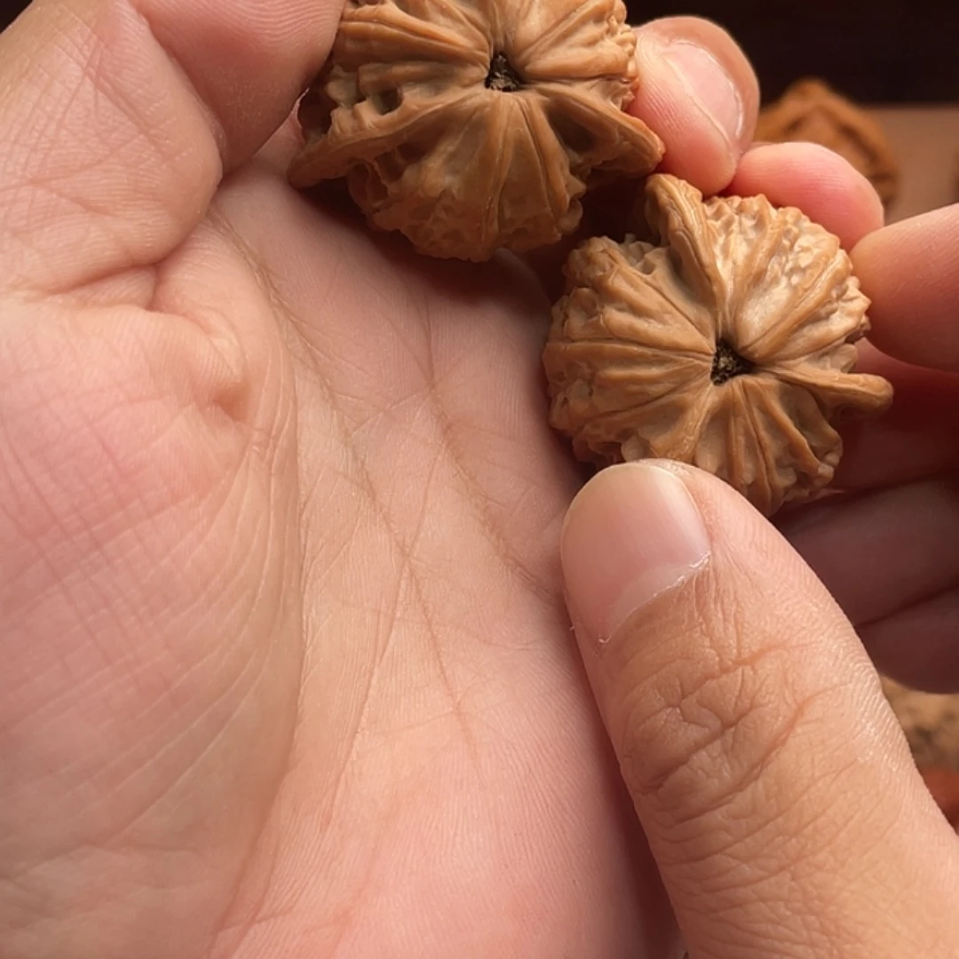 小***宇文玩核桃吊坠糖三角