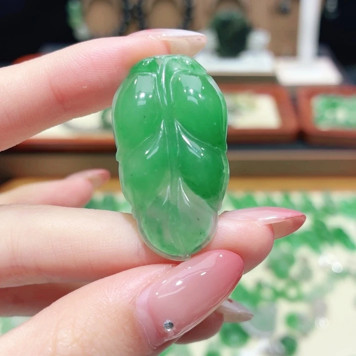 石英质玉（非洲翠）未镶嵌颈饰