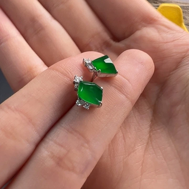 18K金镶嵌翡翠耳饰Y设计师款