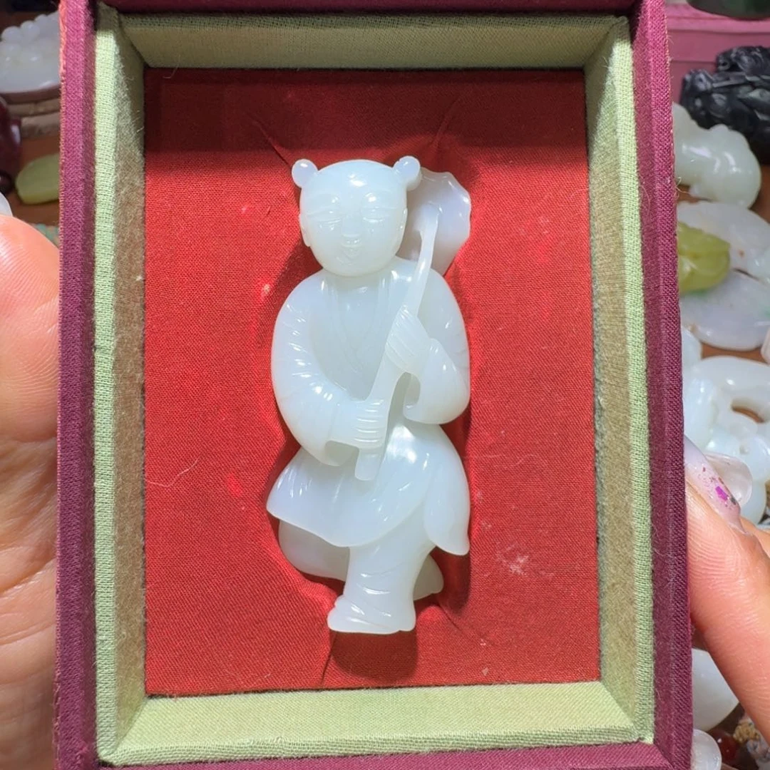 和田玉未镶嵌把件